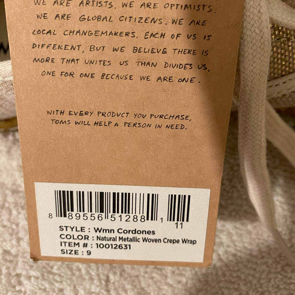 Toms - Picture 7 of 7
